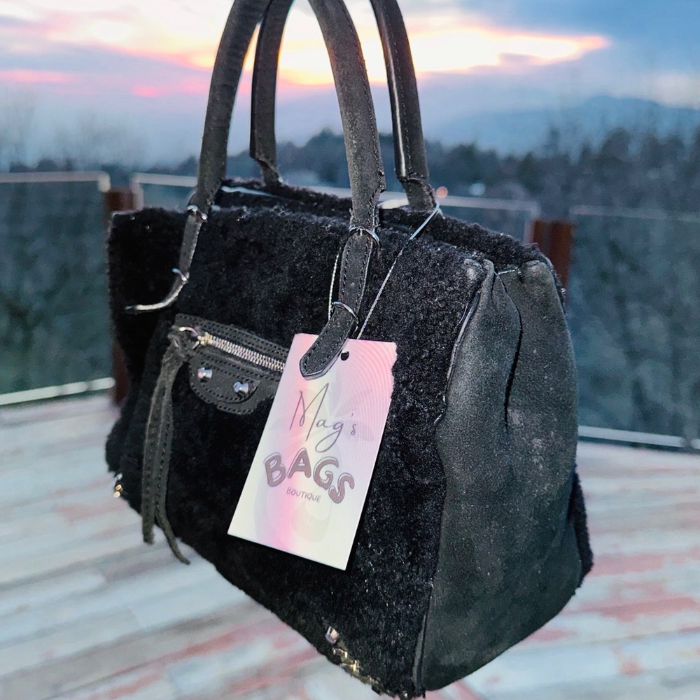 Balenciaga: Sherpa Suede Wool Shearling Mini Tote Bag (Black) - Picture 4 of 16
